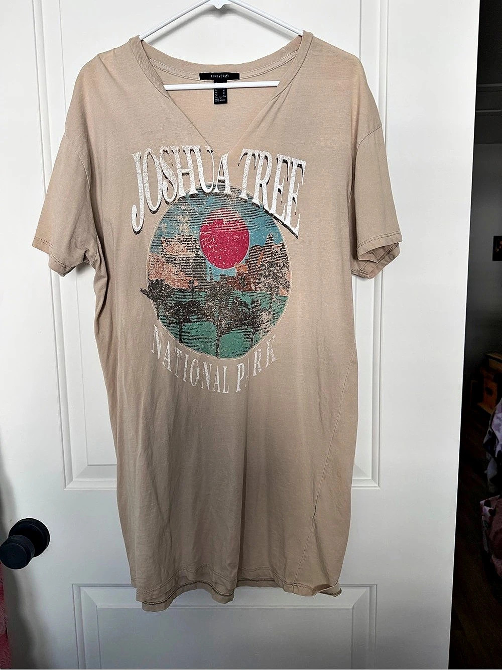 T-shirt DRESS Forever 21 Joshua Tree Graphic Tee Beige Size Medium
